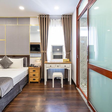 Emerald Central Ho Chi Minh City Exterior photo
