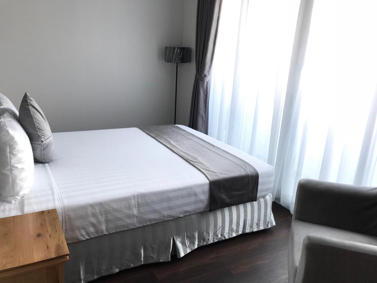 Emerald Central Ho Chi Minh City Exterior photo