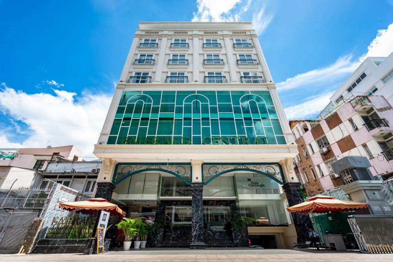 Emerald Central Ho Chi Minh City Exterior photo